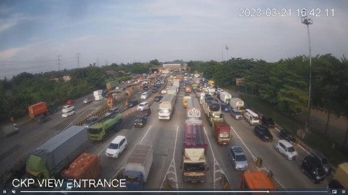 Tangkapan layar live CCTV GT Cikupa via situs PT Marga Mandalasakti