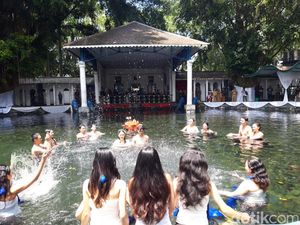 Padusan Boyolali Dibuka dengan Siraman di Umbul Petilasan Raja Solo