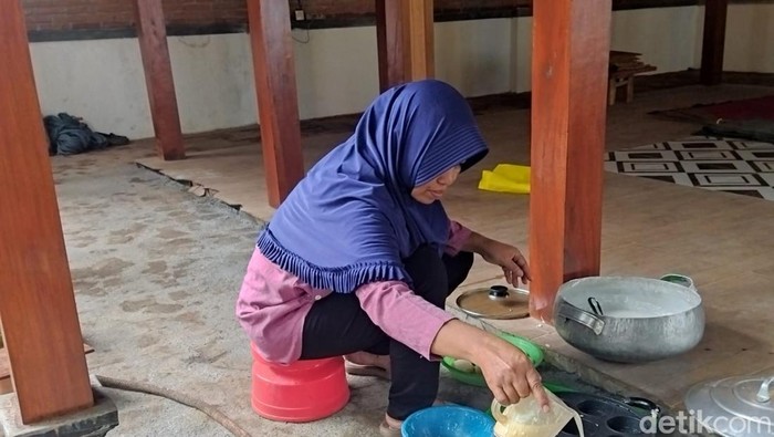 Tradisi punggahan poso di Makam Ki Ageng Gribig Malang