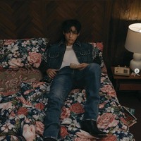 Pemilik nama asli Kim Taehyung itu memancarkan aura bak model sungguhan. Tak heran jika majalah ELLE Korea jadi rebutan di toko buku Korea Selatan dan Jepang. Foto: dok. ELLE Korea