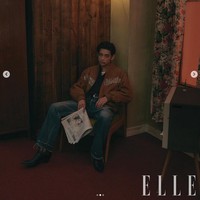Taehyung ini bukan pemotretan. Ini poster film, Konsep James Dean ini gila, Wah, V BTS benar-benar terlihat seperti model, komentar sejumlah netizen Korea setelah melihat penampilannya. Foto: dok. ELLE Korea