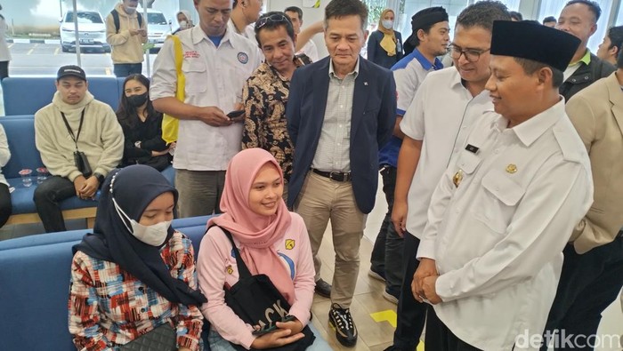 Wakil Gubernur Jabar, Uu Ruzhanul Ulum saat berada di Kantor BPJS Ketenagakerjaan Cabang Suci Kota Bandung