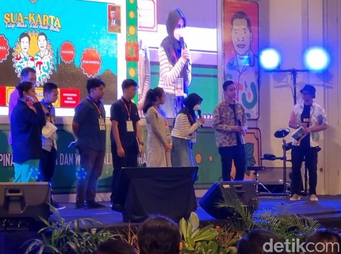 Wali Kota Solo Gibran Rakabuming Raka dalam acara refleksi 2 tahun kepemimpinanya di Convention Hall Terminal Tirtonadi, Solo, Selasa (21/3/2023).