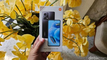 Ini tampang kotak penjualan Xiaomi Redmi Note 12 Pro 5G. Foto: Adi Fida Rahman/detikINET