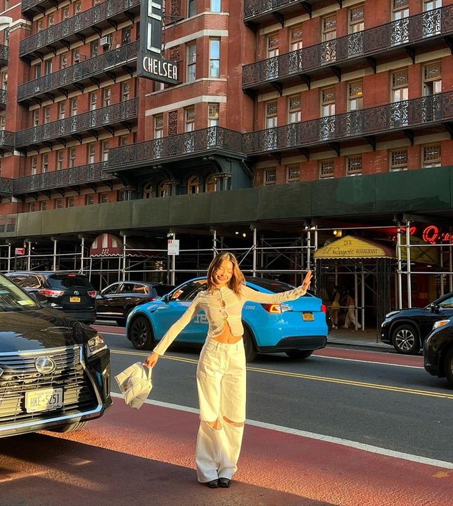 Menariknya, wanita tersebut pernah berpacaran dengan selebgram dan bintang realiti Nathan Jolliffe yang sering disebut mirip dengan Harry Styles.Foto: Instagram Yan Yan Chan