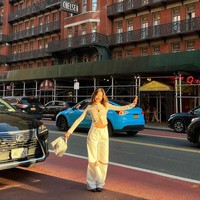 Menariknya, wanita tersebut pernah berpacaran dengan selebgram dan bintang realiti Nathan Jolliffe yang sering disebut mirip dengan Harry Styles.Foto: Instagram Yan Yan Chan