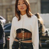 Influencer fashion Yan Yan Chan tiba-tiba jadi perbincangan internasional. Dilansir The Tab, wanita cantik tersebut adalah pacar baru Harry Styles. Dikatakan jika kedekatan mereka berawal ketika Harry mendekatinya lewat DM Instagram. Keduanya disebut sudah mengikuti satu sama lain sejak 2020 tapi baru-baru ini hangout bersama.Foto: Instagram Yan Yan Chan