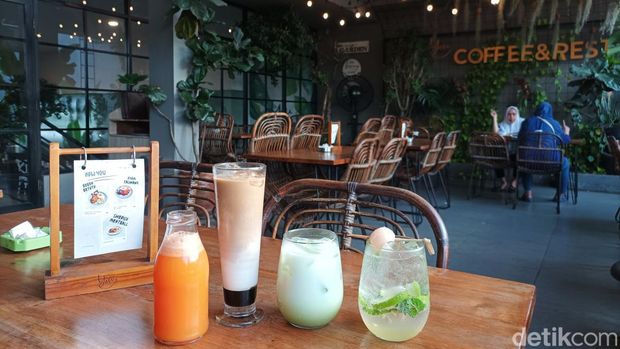 You Coffee and Resto Dekat Ragunan