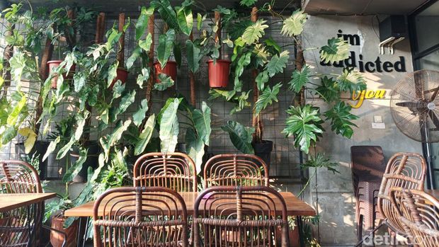You Coffee and Resto, Kafe Dekat Ragunan