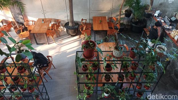 You Coffee and Resto, Kafe Dekat Ragunan