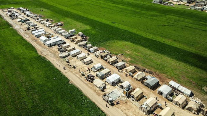 1249053121 IDLIB, SYRIA - MARCH 21: An aerial view of tent city ahead of holy month of Ramadan in Idlib, Syria on March 21, 2023. Civilians living in Idlib are going to remain their lives away from home in line with financial impossibilities and the hardships during month of Ramadan caused by the Kahramanmaras-based earthquakes that occurred on Feb. 06. (Photo by Izzeddin Kasim/Anadolu Agency via Getty Images)