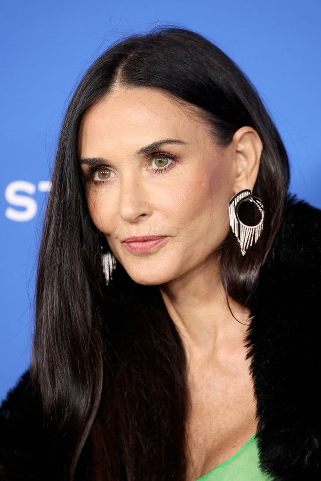 “Entering my hot kooky unhinged grandma era,” demikian Demi Moore menulis di Instagram saat mengetahui putrinya tengah mengandung cucu pertamanya. Foto: Getty Images