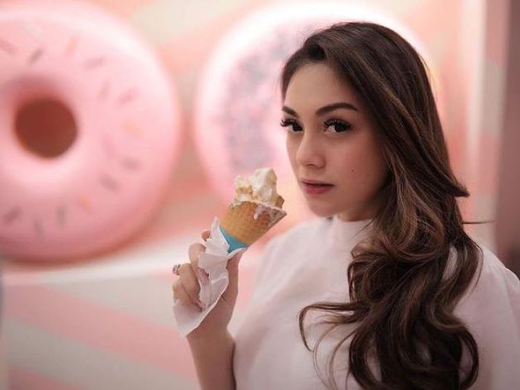 Celine Evangelista, Sahabat Marshel Widianto yang Doyan Es Krim