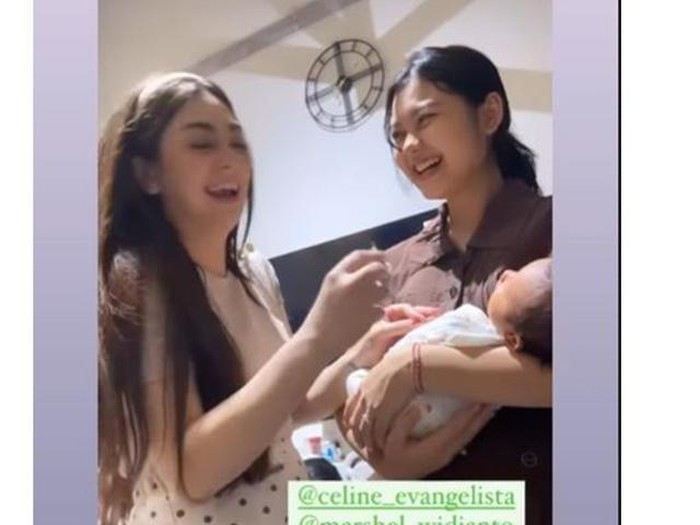 Celine Evangelista Jenguk Anak Marshel Widianto