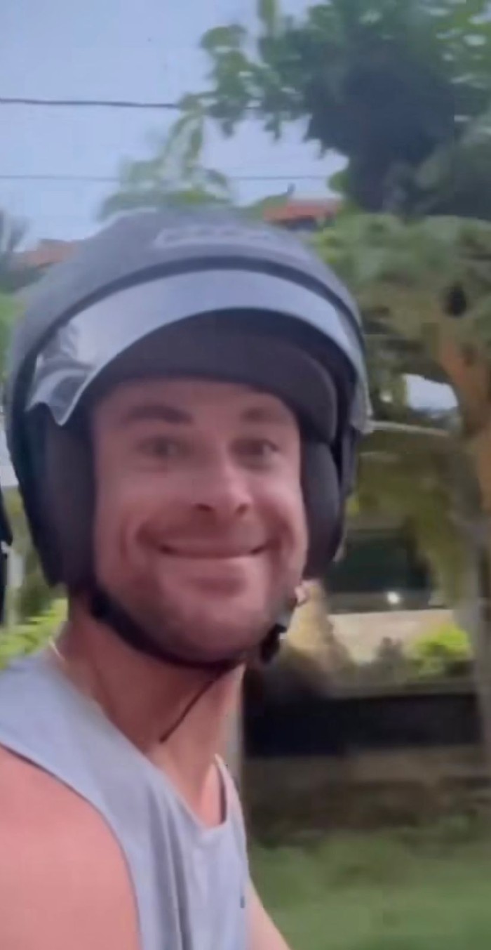 Chris Hemsworth Chris Hemsworth di Bali