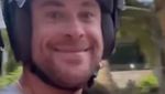 Beda dari Bule Lain, 5 Potret Chris Hemsworth di Bali yang Tuai Pujian