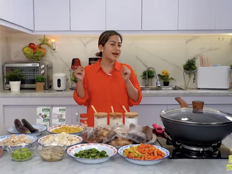 Potret Dapur Farida Nurhan yang Minimalis Buat Konten Masak