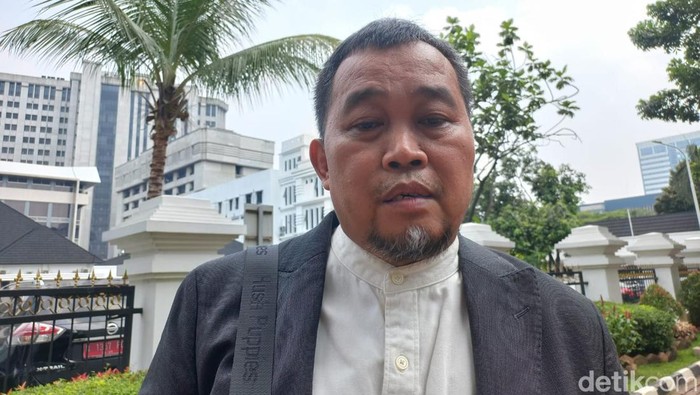 MAKI meminta KPK agar mengungkap nama pejabat yang dimintai klarifikasi LHKPN. MAKI menilai, sikap KPK itu sebagai transparansi kepada masyarakat.