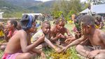 Belasan Hari Menggotong Patung Yesus ke Ketinggian 2.416 MDPL Papua
