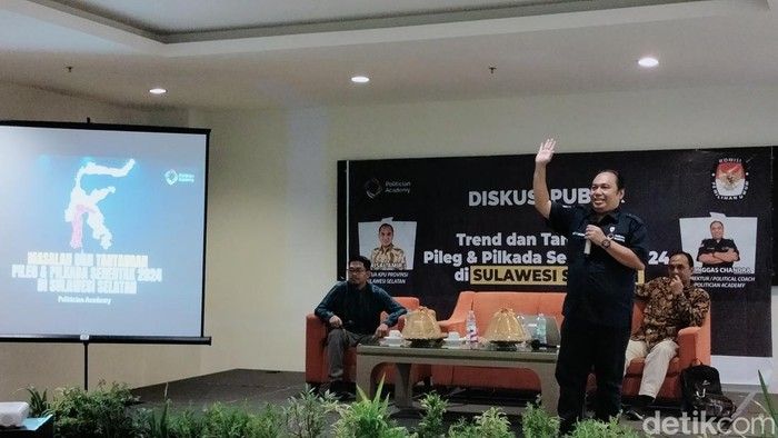 Direktur Politician Academy Bonggas Chandra pada acara Diskusi Publik yang diselenggarakan oleh Komisi Pemilihan Umum (KPU) Sulsel di Dalton Hotel Makassar.