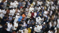 Nah, di Ternate, warga melaksanakan Salat Tarawih di Masjid Al Munawar Ternate, Kota Ternate, Maluku Utara Rabu (22/3/2023). ANTARA FOTO/Andri Saputra