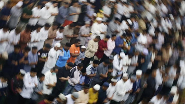 Foto-foto Salat Tarawih Pertama di Sejumlah Wilayah Indonesia