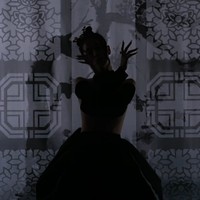 Jisoo diketahui memakai gaun seharga USD16,916 atau sekitar Rp 258 juta. Foto: Tangkapan Layar YouTube YG Entertainment