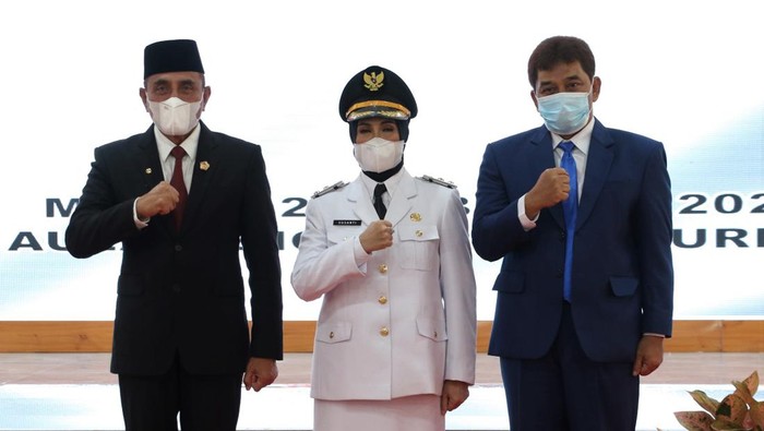 Gubsu Edy usai melantik Walkot Siantar, Susanti Dewayani beberapa waktu lalu (Dok. Pemkot Siantar)