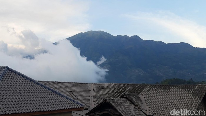 Gunung Merbabu dari Kabupaten Boyolali, Rabu (22/3/2023)