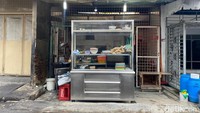 Banyak pelanggan setianya yang menyebut kedai ini sebagai Kwetiau Arang Dazam, karena terletak di Jalan Dazam Raya. Foto: detikFood