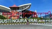 Area terminal keberangkatan domestik yang biasanya sangat ramai juga sepi. Hanya sejumlah petugas bandara yang terlihat berpatroli.
