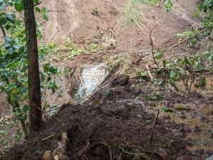 Jalan di Batuwarno Wonogiri Tertutup Longsor, Pengendara Harus Memutar 20 Km