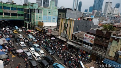 Kawasan Tanah Abang Terpantau Macet Jelang Puasa