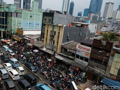Kawasan Tanah Abang Terpantau Macet Jelang Puasa