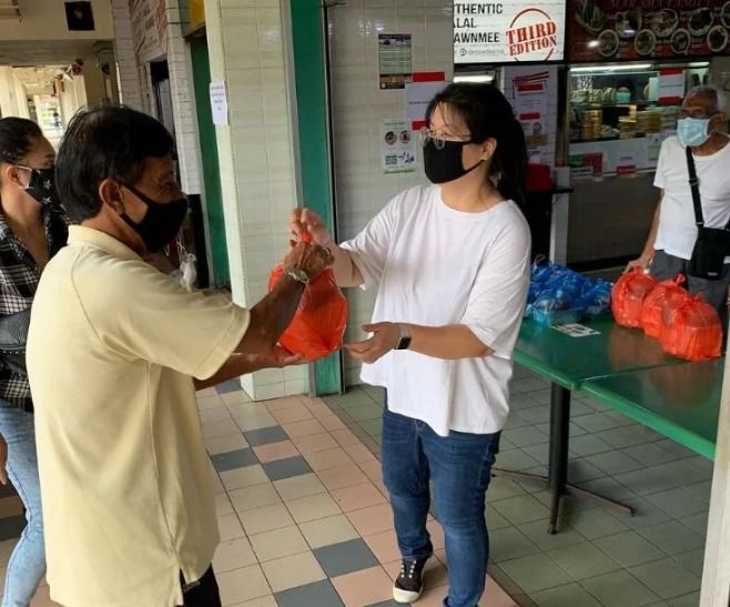 Kedai Ini Bagikan Makanan Gratis Selama Bulan Ramadan untuk Buka Puasa