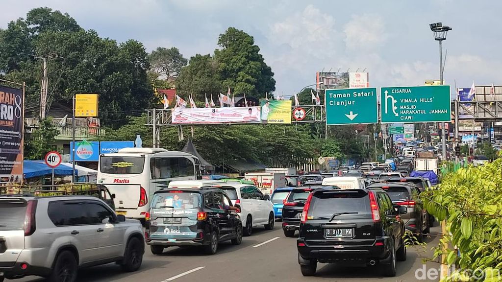 One Way Berakhir, Kendaraan dari Jakarta ke Puncak Antre di Simpang Gadog