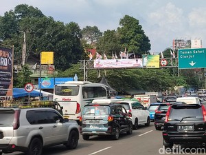 Video: Kuras Kendaraan dari Puncak, Polisi Terapkan One Way Arah Jakarta