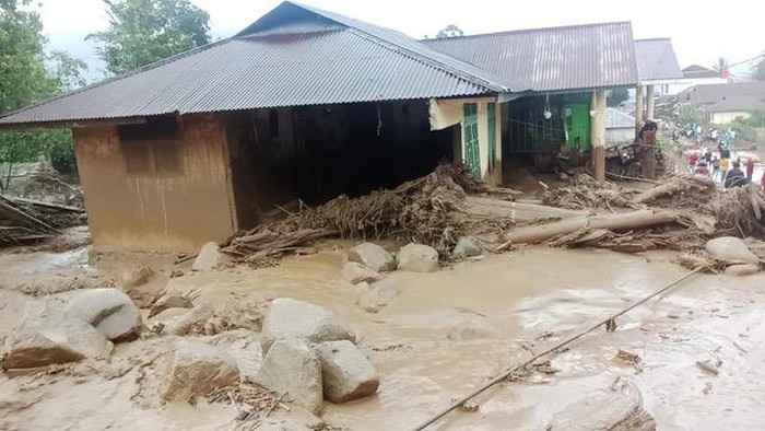 Kondisi rumah warga di Pasaman usai diterjang banjir bandang. (Foto: Dok. BPBD Sumbar)