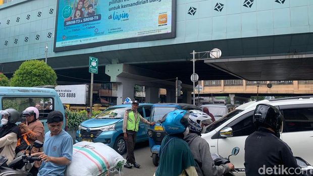 Lalin sekitar Pasar Tanah Abang macet di momen libur Hari Raya Nyepi 2023