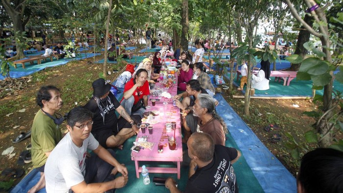Lihat Lagi Ragam Tradisi Unik Sambut Ramadan di Indonesia Sejumlah tradisi menyambut Bulan Suci Ramadan dilakukan di sejumlah daerah di Indonesia. Penasaran? Yuk, intip foto-fotonya berikut ini.