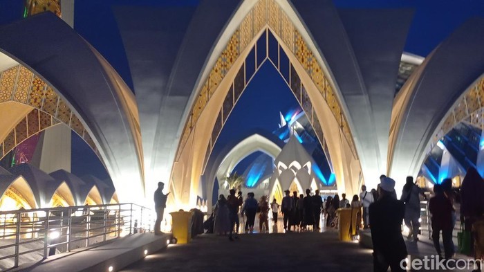 Masjid Al Jabbar Bandung.