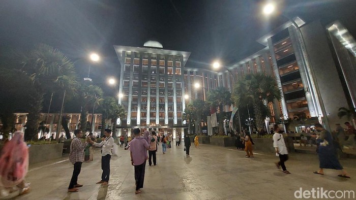 Suasana Masjid Istiqlal, Jakarta Pusat.