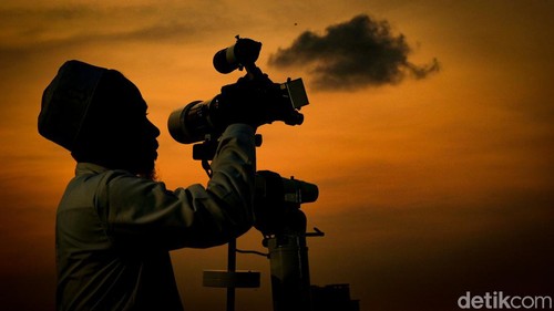 Pengamatan hilal dilakukan serentak di Indonesia. Salah satu lokasi pengamatan hilal berada di Jakarta.