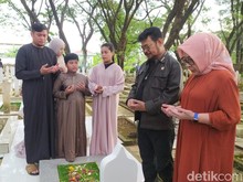 Bupati Gowa Ziarah Kubur ke Makam Ichsan Yasin Limpo di TPU Panaikang