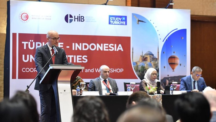 Dalam meningkatkan kualitas pendidikan, sebanyak 18 perguruan tinggi di Turki dan 19 perguruan tinggi di Indonesia menjalin kemitraan Internasional, di Jakarta. Berikut momennya.