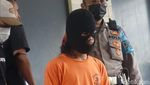 Potret Pelaku Mutilasi di Kaliurang, Berbaju Tahanan-Pakai Sebo