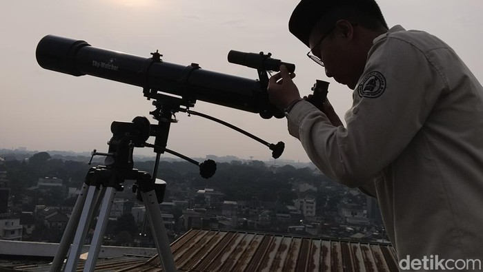 Pemantauan hilal di Observatorium Albiruni Unisba.