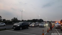 Demo Bubar Usai 7 Jam, Tol Jatikarya Kembali Dibuka Malam Ini