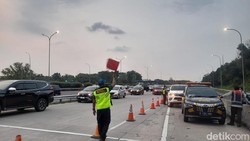 Tol Jatikarya Masih Ditutup Warga, Polisi Upayakan Negosiasi Malam Ini