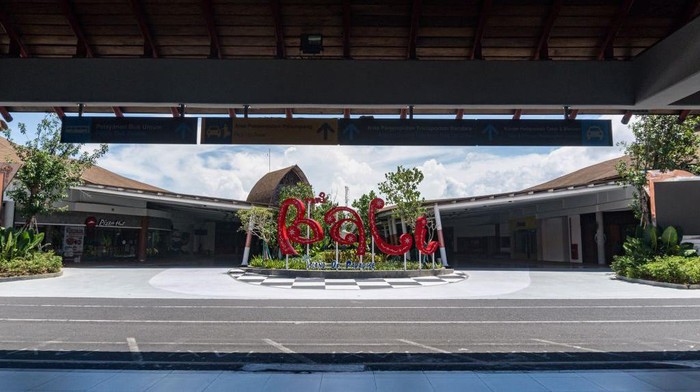 Hari Raya Nyepi, bandara I Gusti Ngurah Rai Tampa sepi tak ada pengunjung. Berikut suasananya.